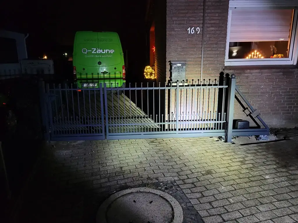 Schmuckaun aus Metall